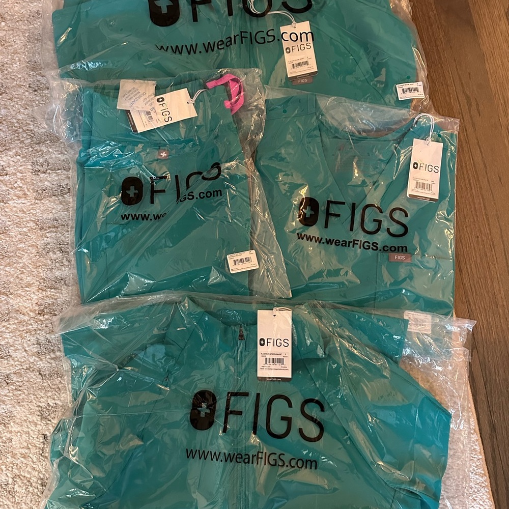 FIGS Lagoon Scrub Ensemble S